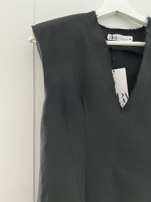 Top Zara negru cu eticheta