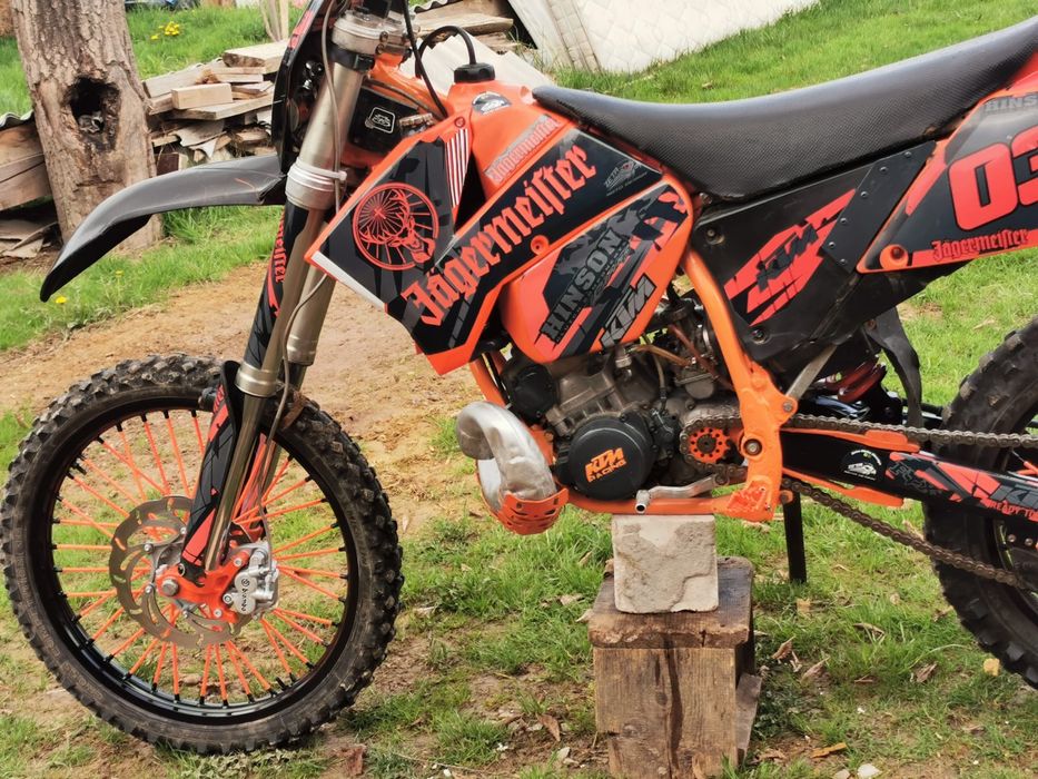 Se ofera spre vanzare un KTM EXC 300 2T