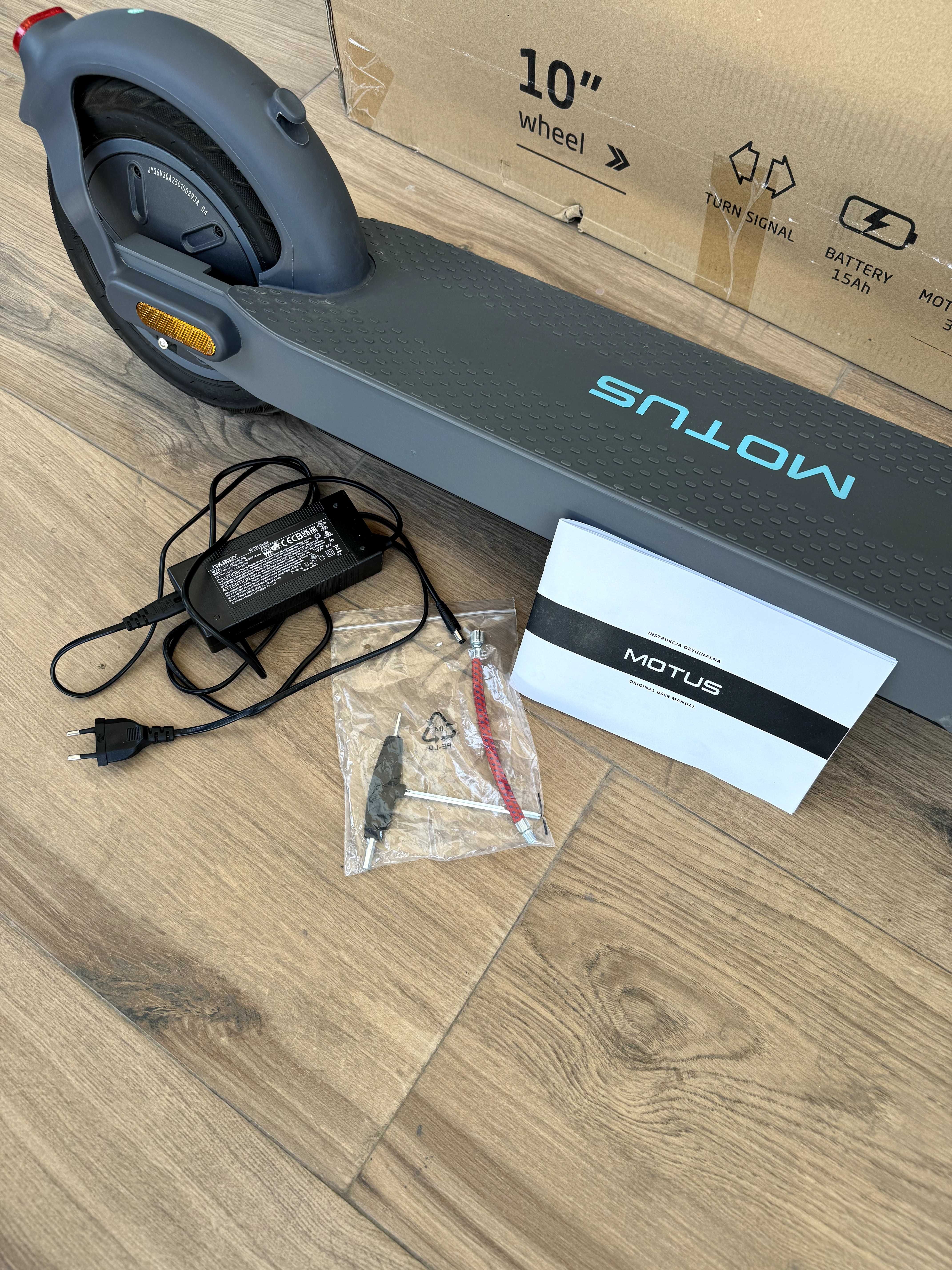 URGENT De vânzare două trotinete electrice Motus Scooty 10