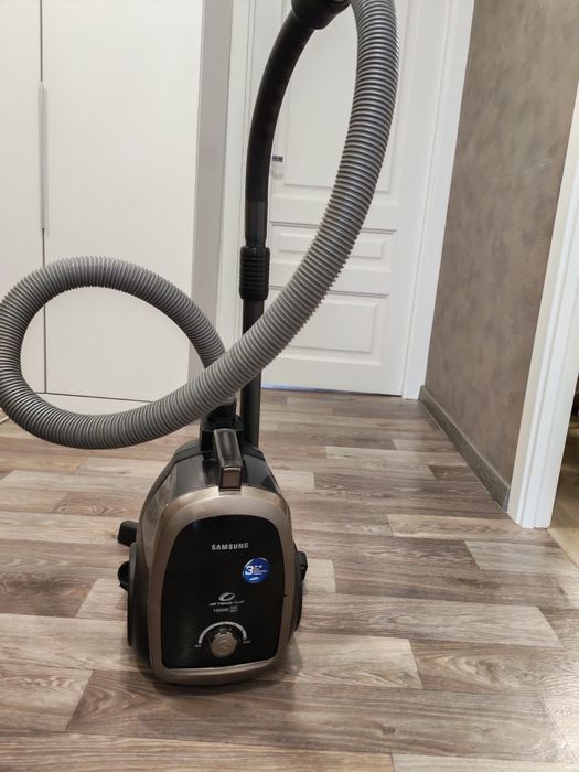 Пылесос SAMSUNG.