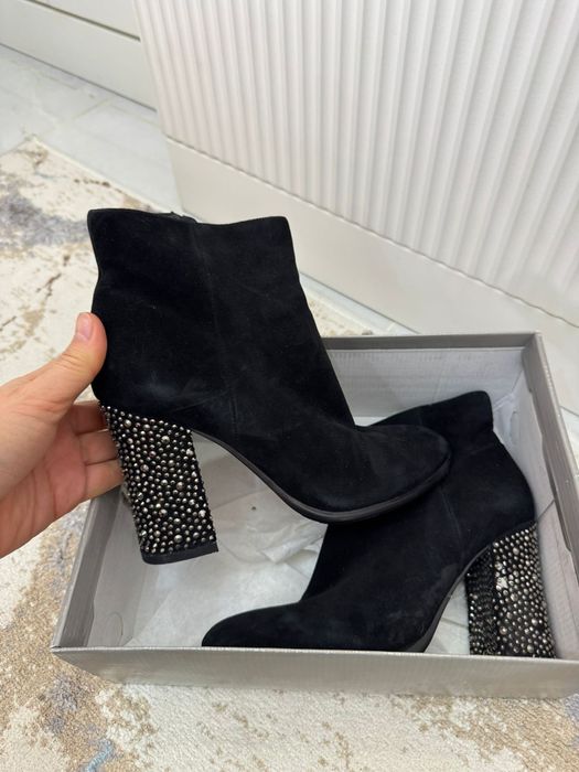 Продаю обуви туфли и ботинки.В отличном состоянии