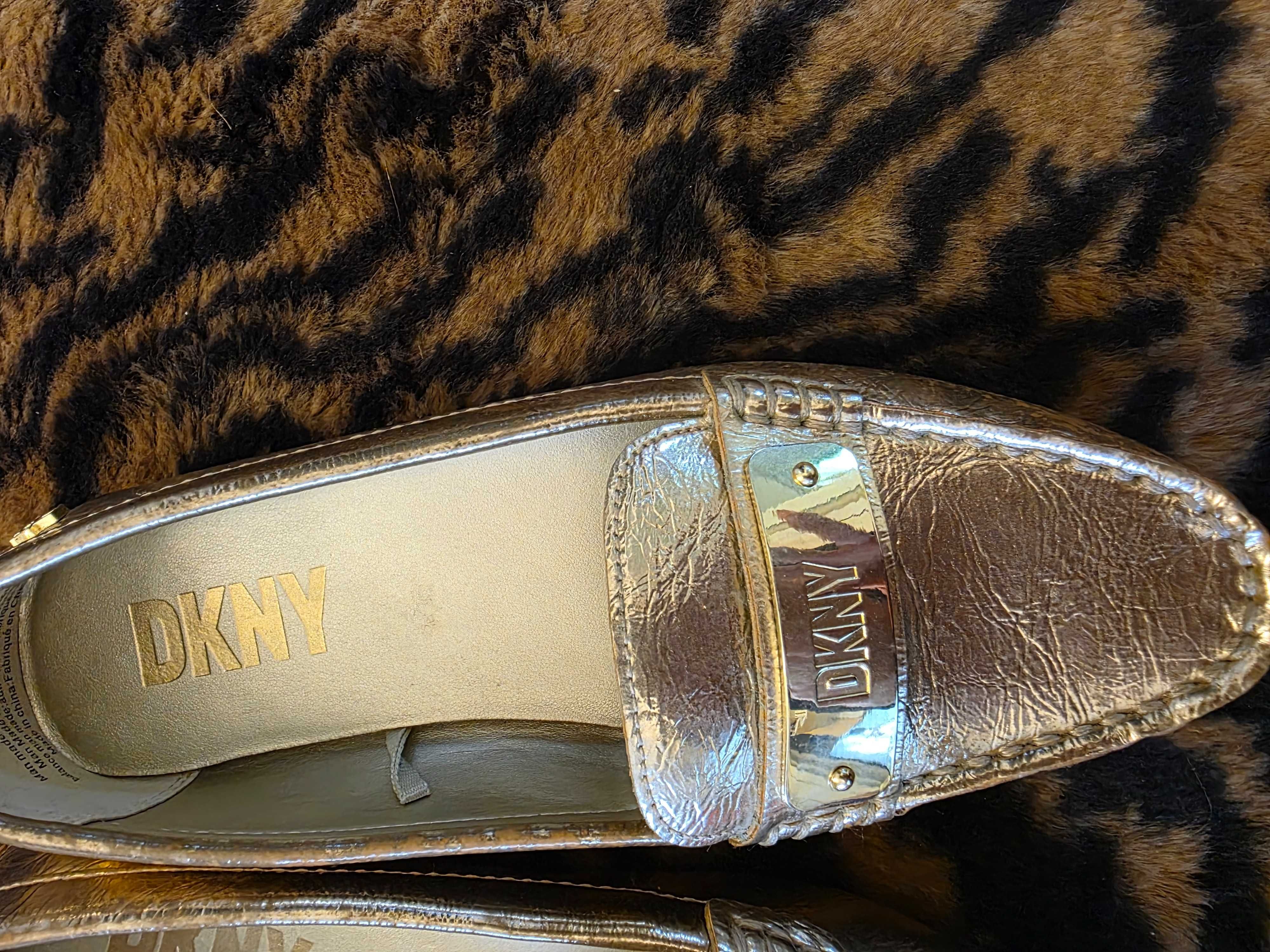 Мокасини в златно на DKNY