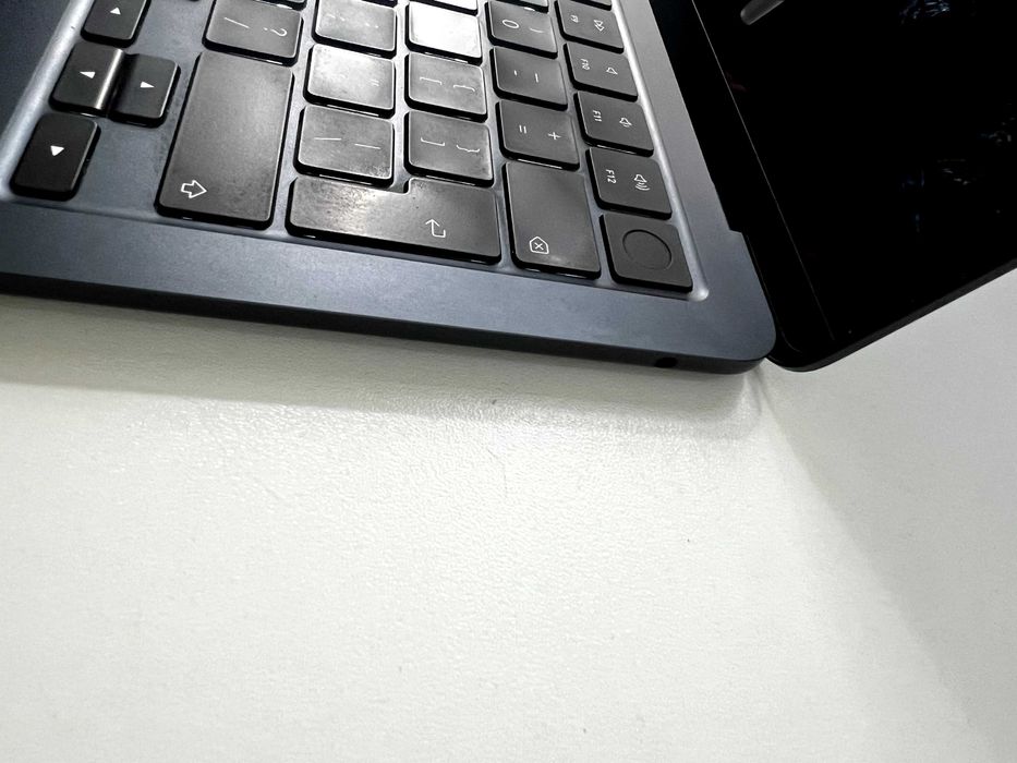Vand MacBook Air 13", M3, 8GB, 256GB SSD, 2024