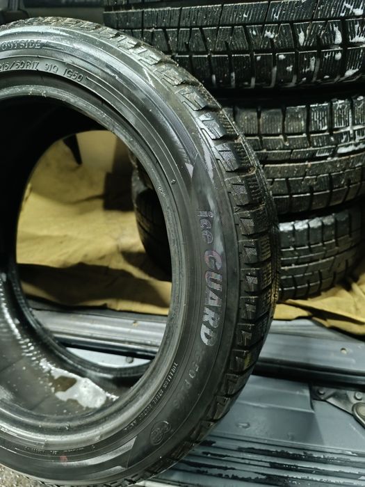 Продам зимнюю резину 215 50 R17