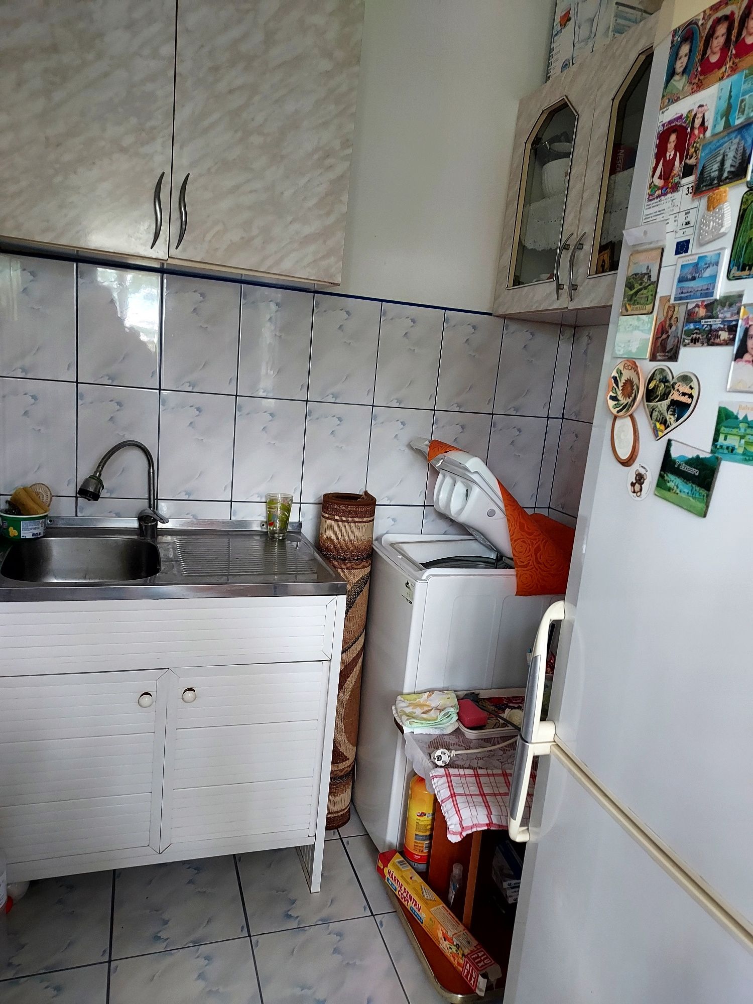 Închiriez apartament !