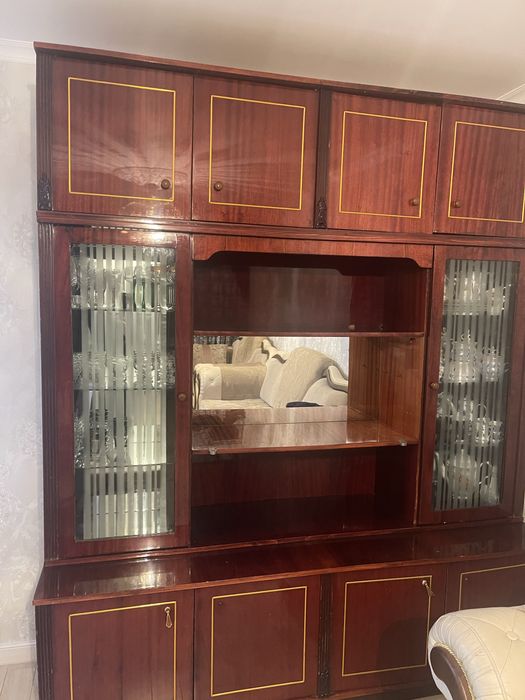 Продам стенку Югославия , цельное дерево.