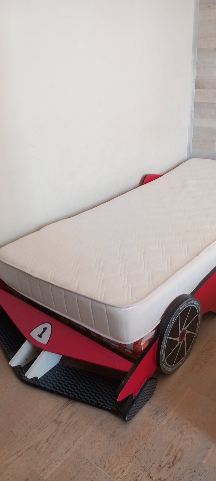 Легло на Формула 1 с двулицев матракк