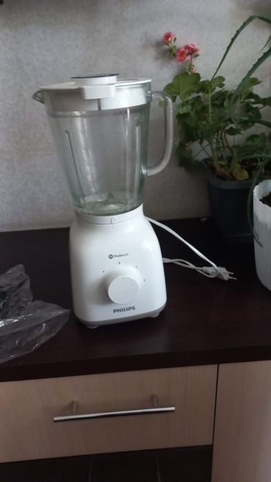 Блендер Philips со стеклянной кружкой