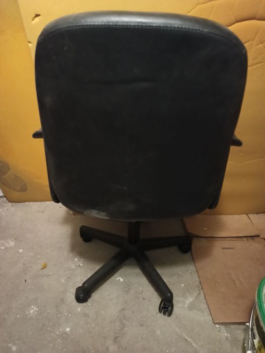 Продавам части за офис столове