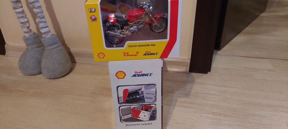 Ducati pit box Shell