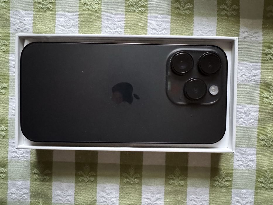 Iphone 14 pro 256 GB черен с оригинален кейс на ейпъл