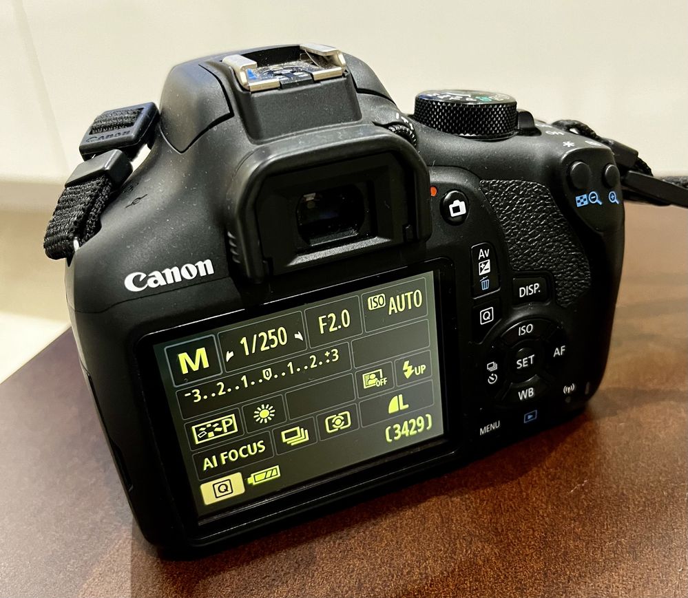 Canon 1300D Камера+ Lens