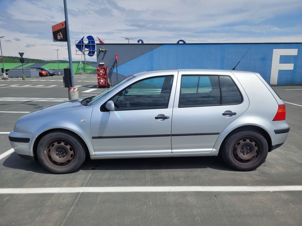 Vând golf 4 1.6 16v, 105 cp, 2001