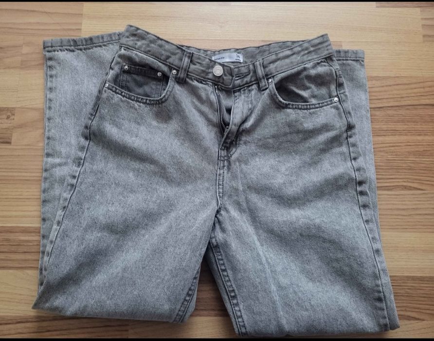 Blugi mom fit, Sinsay, de culoare gri!