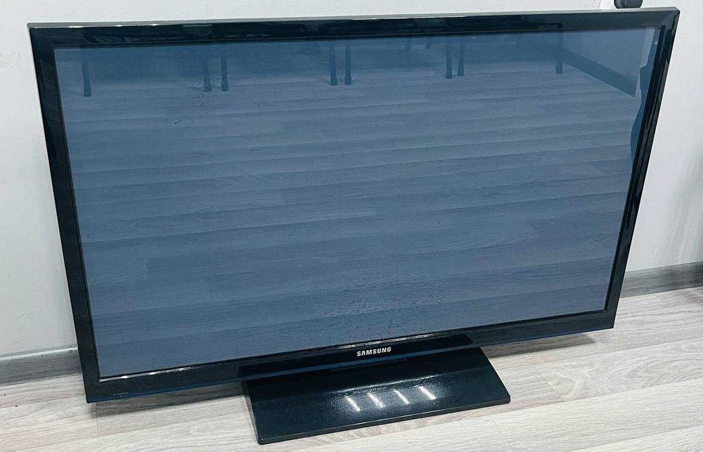 Телевизор Samsung 43д-110см (лот 773193 г. Щучинск Морозова 47)