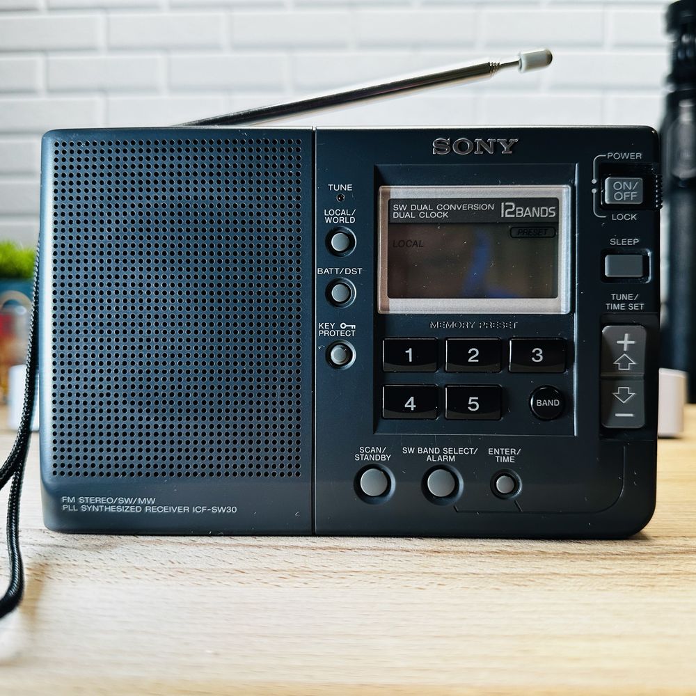 Radio de colectie Sony ICF-SW30 - impecabil