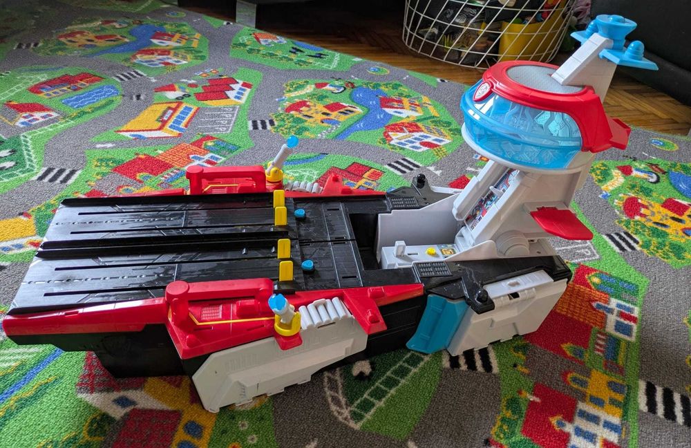 Vând jucăria originală Paw Patrol Pup Squad – Aircraft Carrier HQ