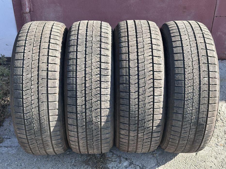 Зимняя резина 205/60 16 Bridgestone