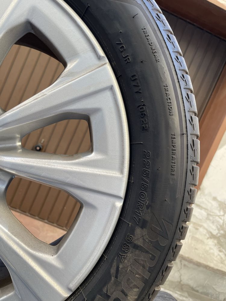 Комплект оригинални джнати 17” за BMW 3, дачици и гуми BRIDGESTONE