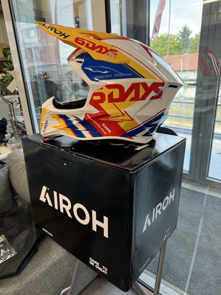 Продавам каска Airoh Wraap 6 Days Spain