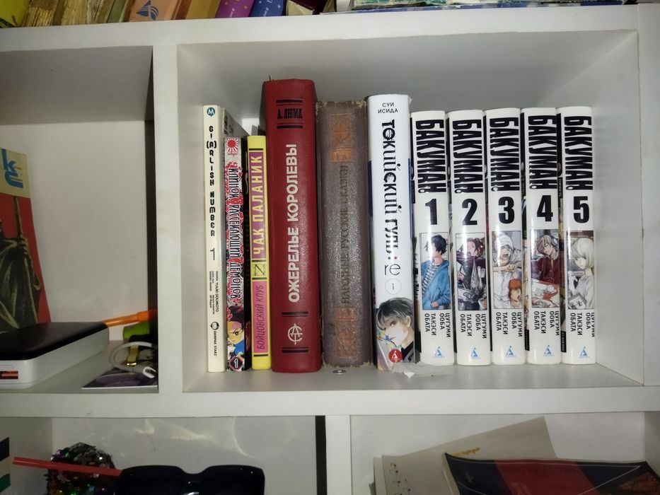 отдаю дешево потому что девать некуда книги, манги