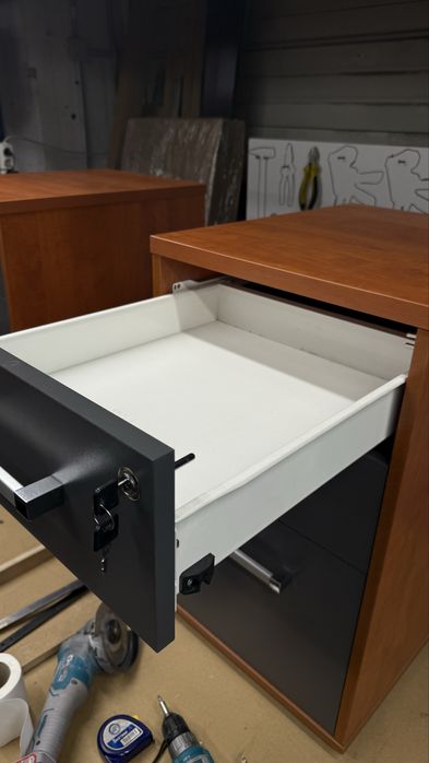 Шкафове комплект контейнери