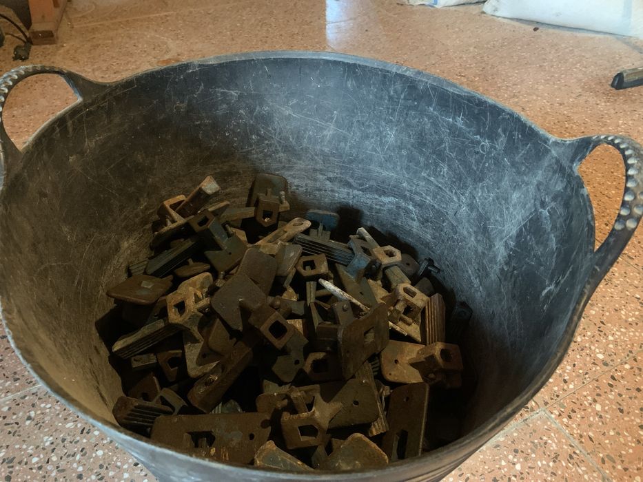 Vand  farfale(morseti) cofraje si 2 chei