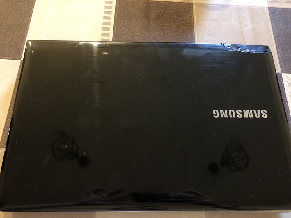 Ноутбук Samsung NP300E5E