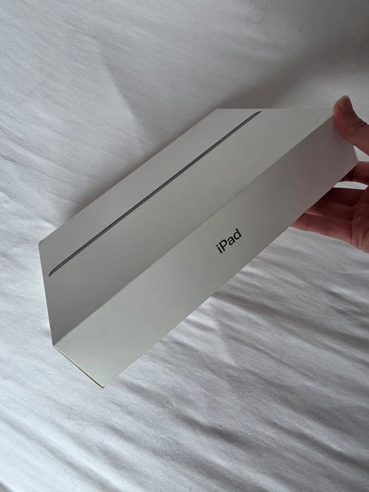 Apple IPad Generatia 9 Stocare 64Gb CELULAR+ WI-FI impecabil