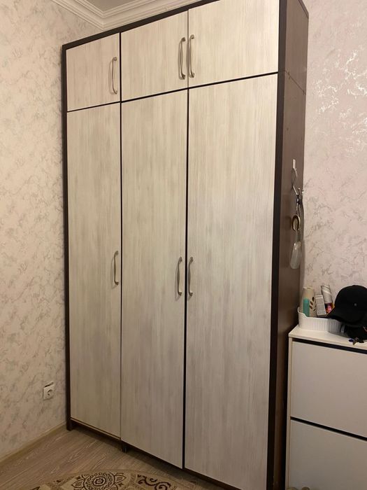 Продам шкаф белый