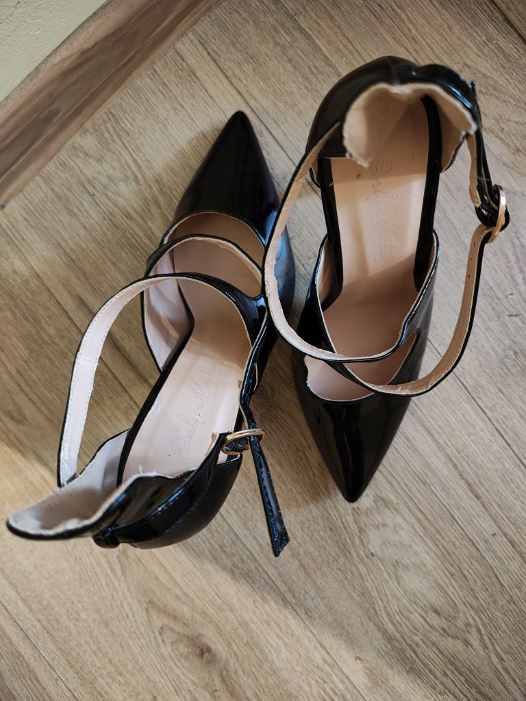 Pantofi stiletto decupați 41 noi