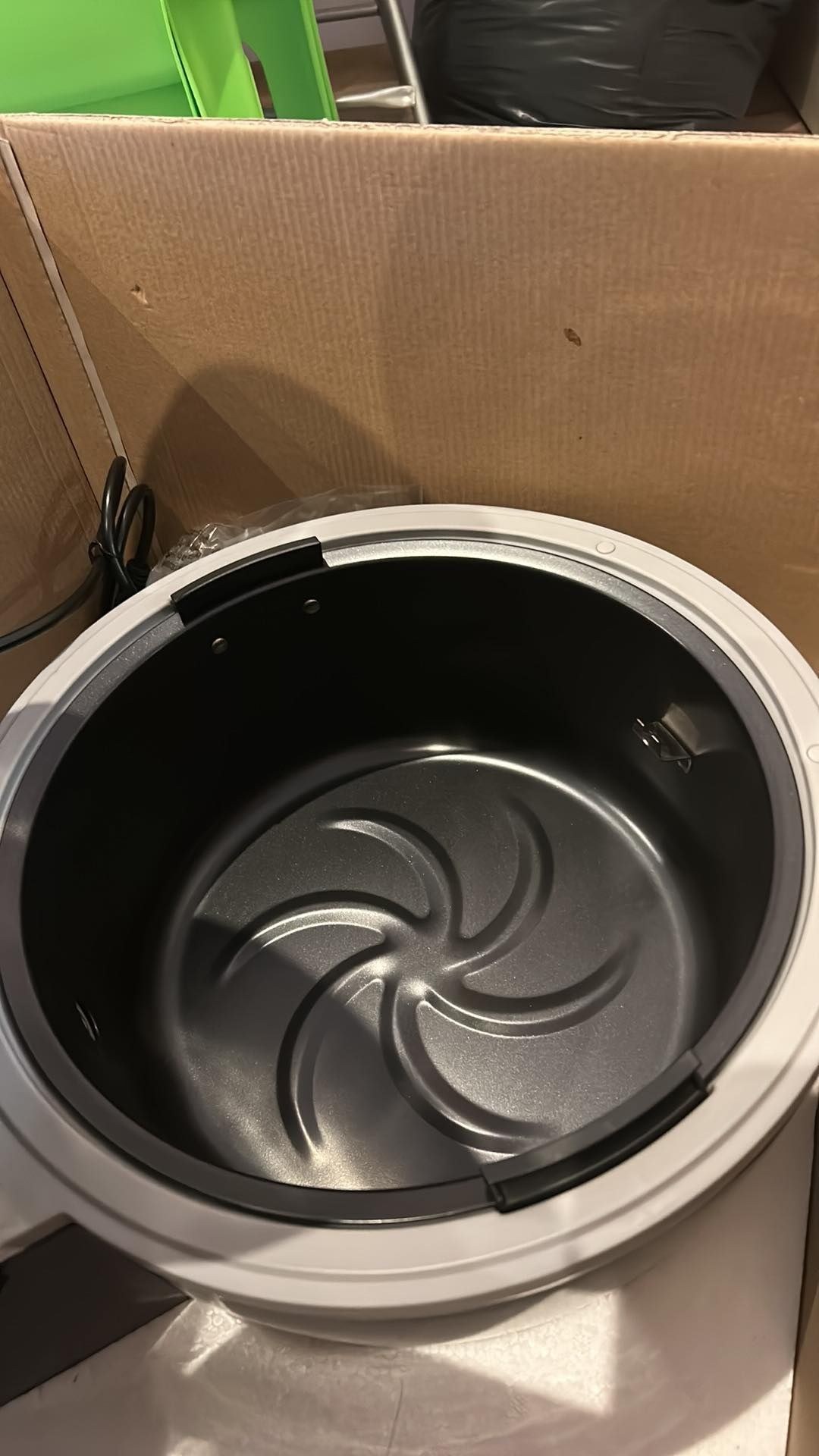 Чисто нов фритьорник на горещ въздух