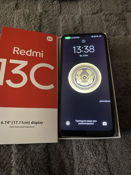 Продам телефон коробка имеется