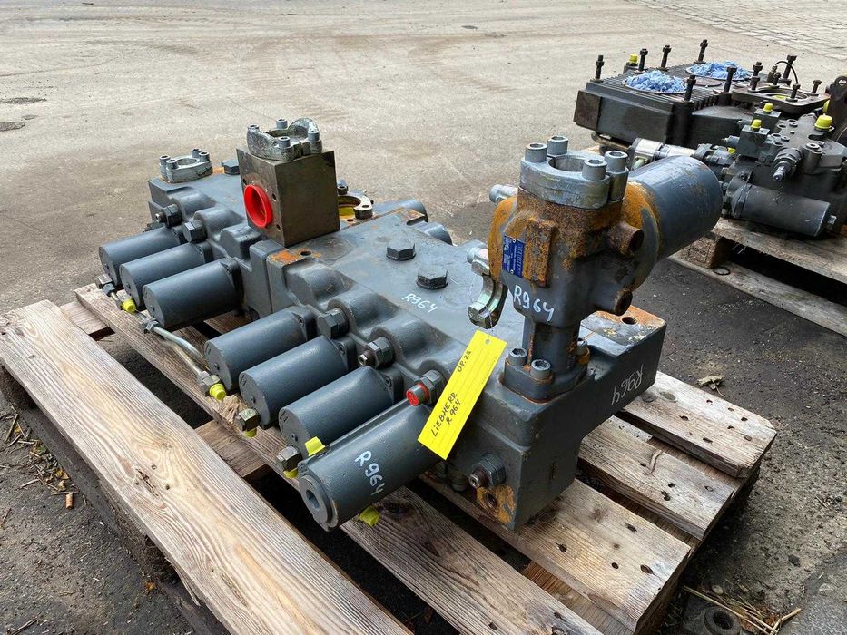 Distribuitor hidraulic pentru Liebherr R964 - Piese de schimb Liebher
