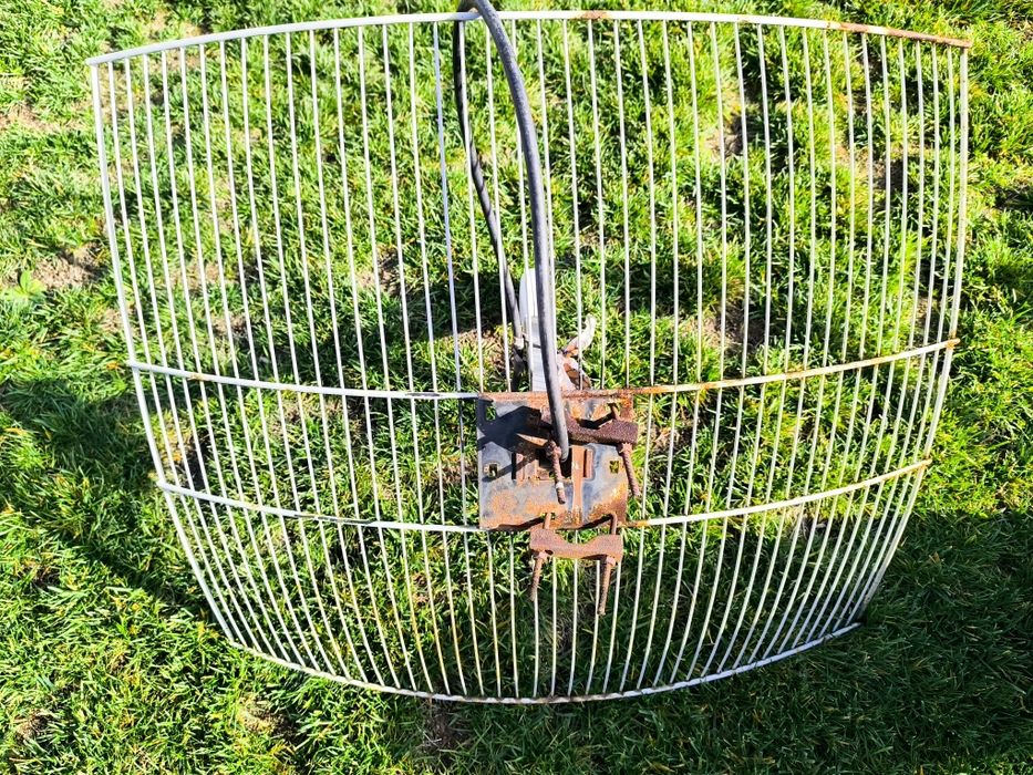 2бр. сателитни антени и антена за интернет. Не се продават по отделно