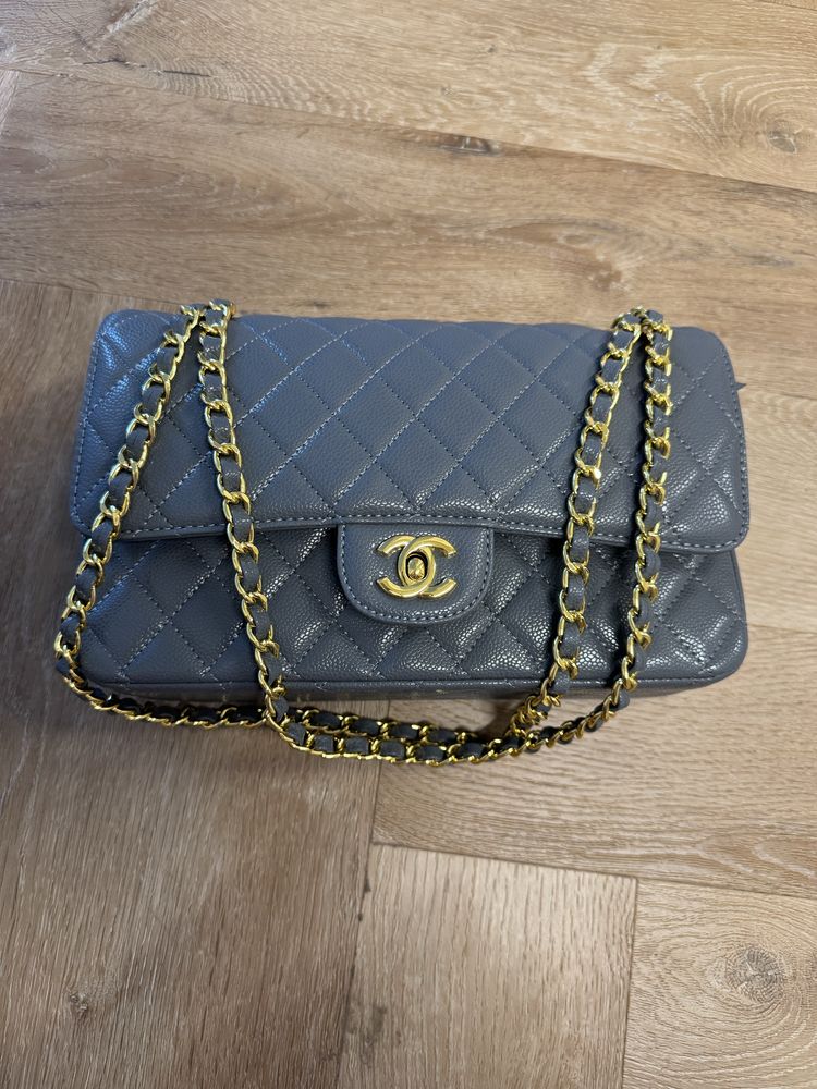 Чанта Chanel никога не е носена . Подарена , топ качество