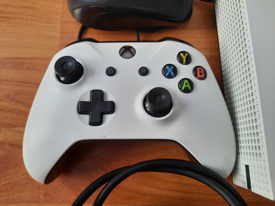 Xbox one s +controler


-