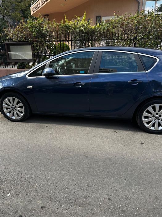 Opel astra J 2010 pret 2750 euro