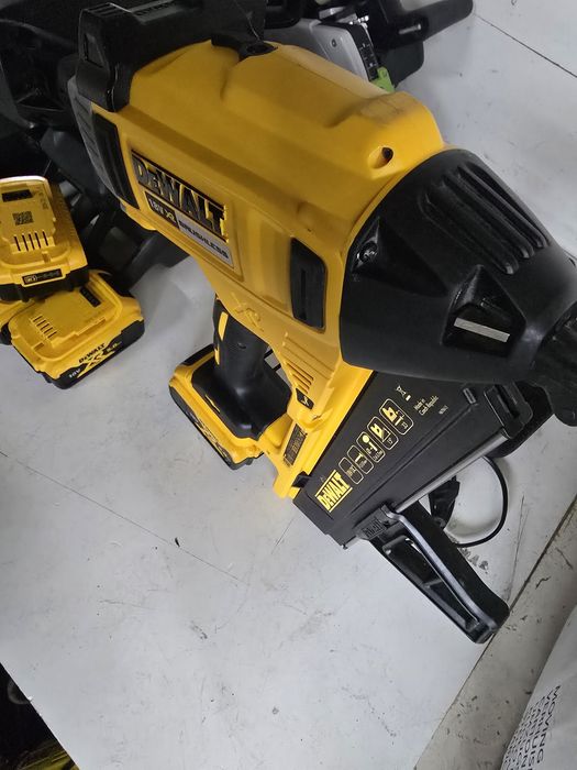 Vând Pistol cuie dewalt