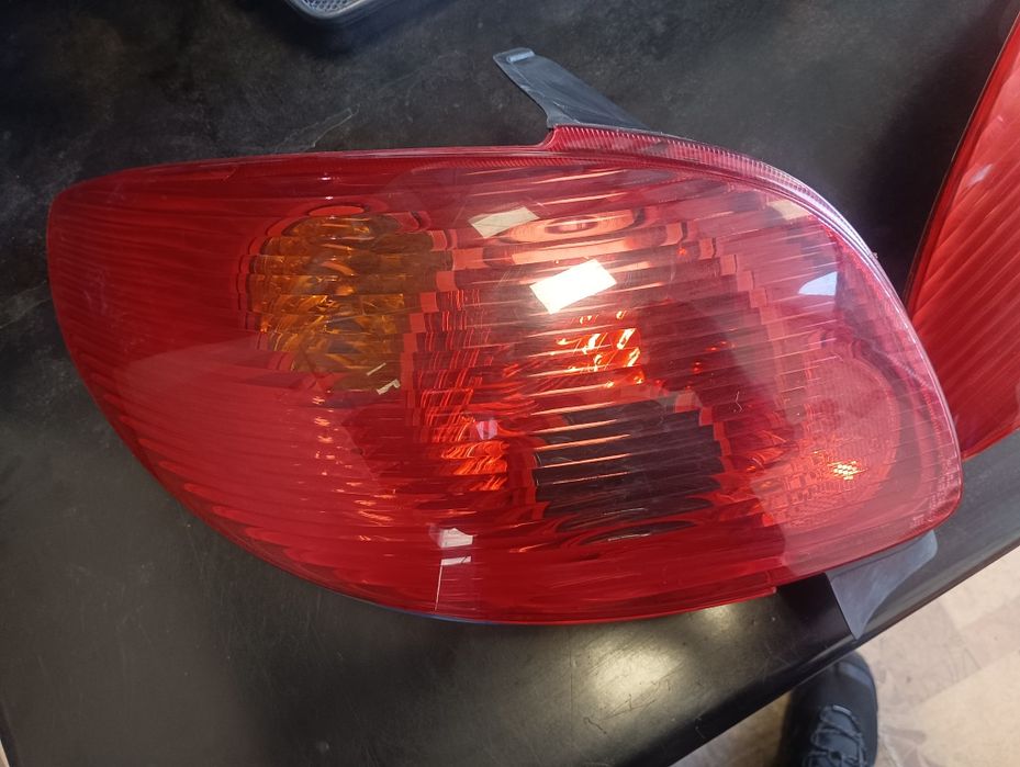 Гуми 205/55/15 със джанти оргинални за Пежо с болтовете и СТОПОВЕ .