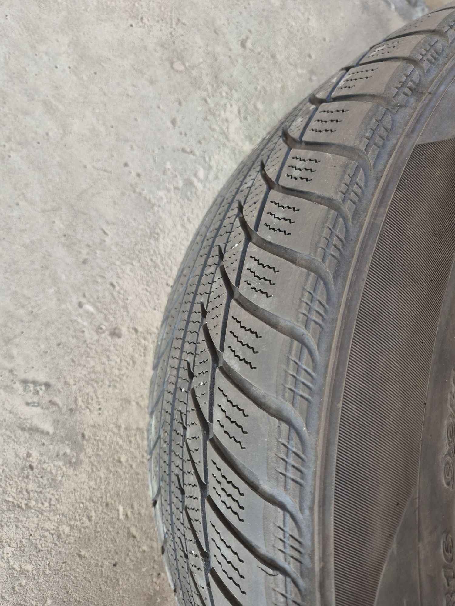 4 бр. Зимни гуми Dunlop 205/60/15