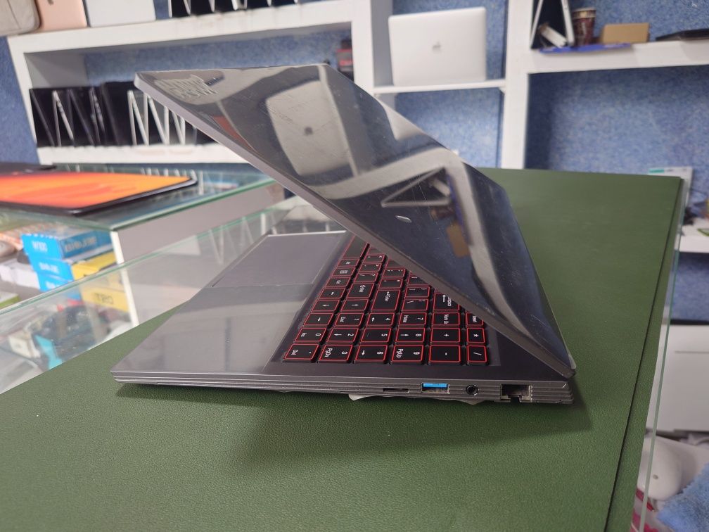 Core i9-10885H/ RAM 32GB/ SSD 1TB/ Intel UHD Graphics