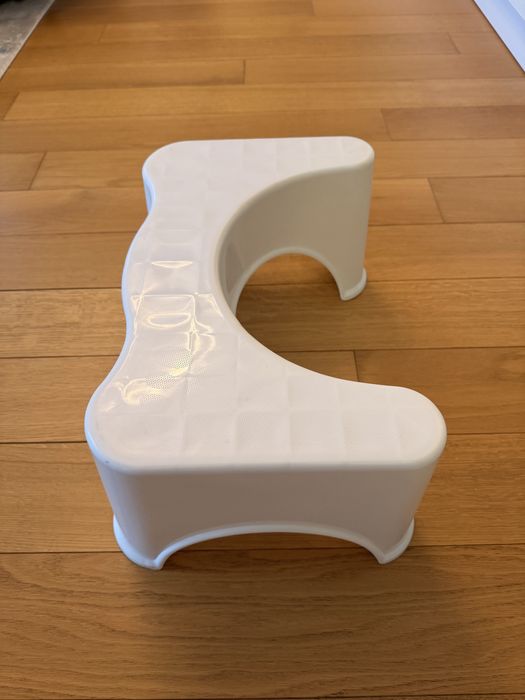Scaun pentru o pozitie corecta pe toaleta, WC.