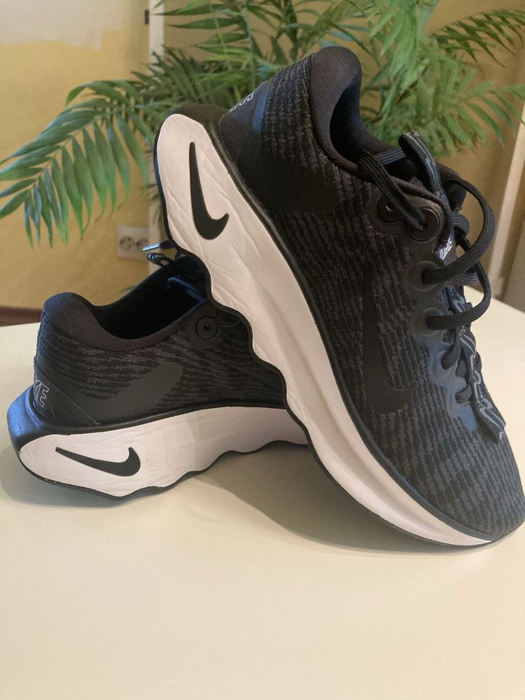 Маратонки Nike 38