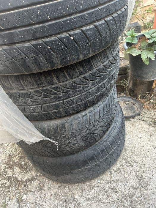 Зимни гуми 215/50R17