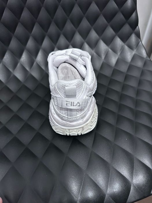 Маратонки Fila с зацапан ефект