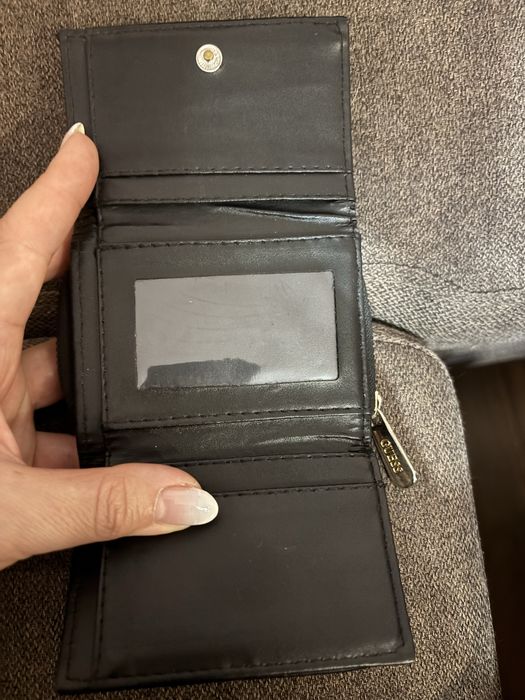 Дамско портмоне Guess