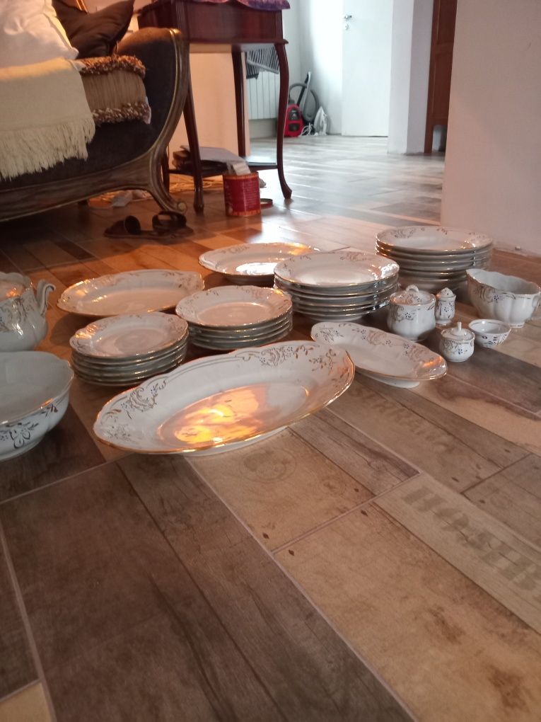 Продам сервиз для столовой