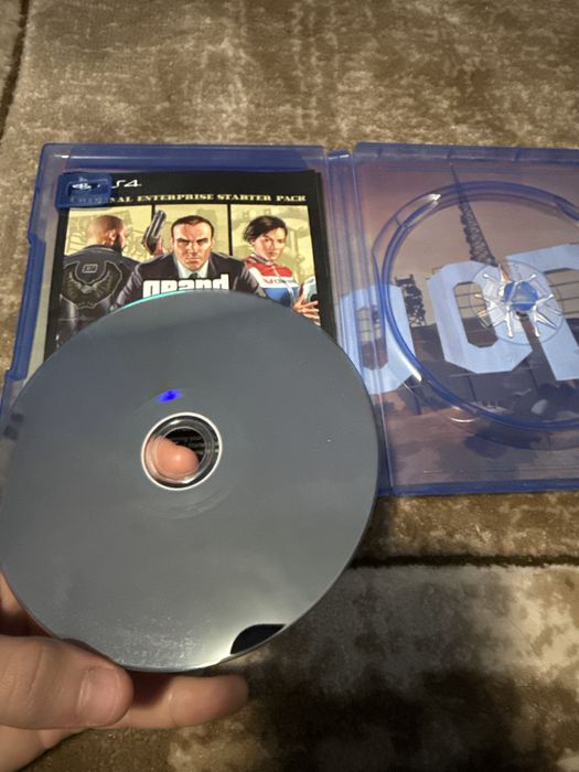 Ofer gta grand theft auto 5 pentru PS4 fara pic de zgarietura