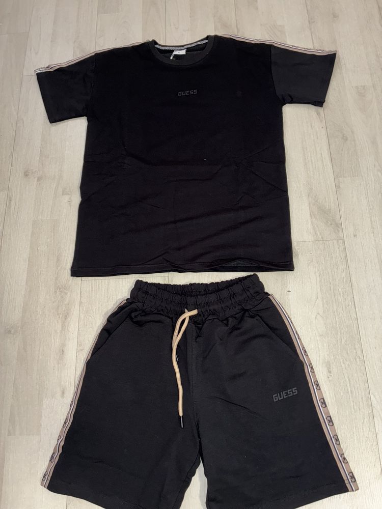 Compleuri scurta Guess pentu femeii